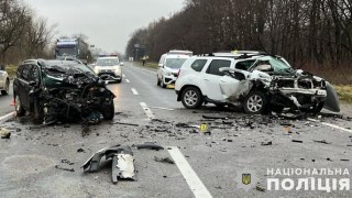 На Стрийщині водій опинився у лікарні через лобове зіткнення автомобілів