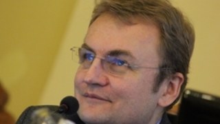 Садовий заявив, що на нього тиснуть депутати щодо ухвали про Вернісаж