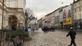 Перед будівлею Львівської міськради зібралися активісти