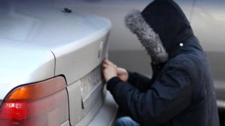 У Львові затримали крадія номерних знаків