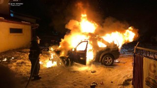 У Новояворівську вщент згоріло авто Land Rover Freelander