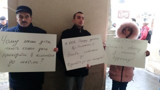 Львів'яни пікетують міськраду через земельний конфлікт із Технічним коледжом