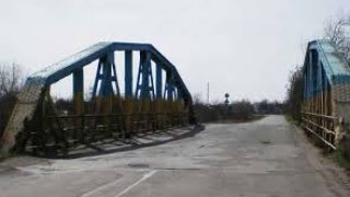 Чоловік загинув внаслідок падіння авто з мосту в Червонограді