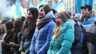 На львівському євромайдані відбувся флешмоб в підтримку студентів, що були затримані в ніч на 30 листопада