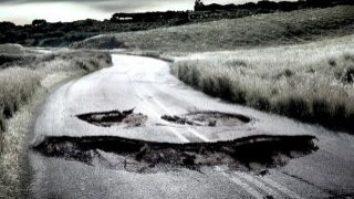 Прокуратура за три місяці 2012 року виявила порушень при будівництві доріг у Львівській області на понад 30 тис. грн.