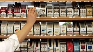 У Львові працівник супермаркету викрав три блоки сигарет