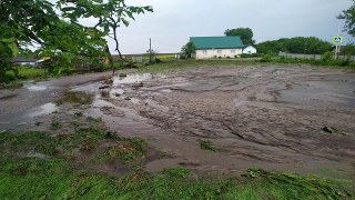 На Львівщині негода затопила три райони