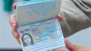 Електронні паспорти видаватимуть з першого січня