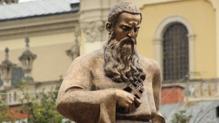 Львівські пам'ятники помиють на мільйон