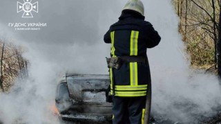 На Яворівщині вщент згоріло авто Skoda Oktavia
