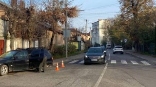 У Львові водій Opel Omega збив двох пішоходів