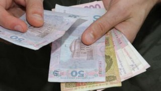 Середня зарплата на Львівщині за місяць зменшилася на 200 гривень