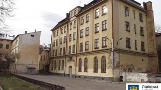 У Львові відклали питання щодо купівлі колишнього інтернату на Короленка