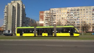 У Львові біля ринку Шувар трамвай №8 збив пішохода