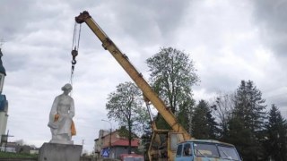 На території Мостиської ОТГ демонтували дві пам'ятки радянської доби