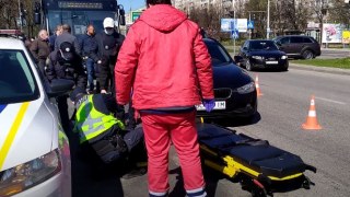 У Львові на Науковій тролейбус збив двох велосипедистів після чого бус в'їхав в легковик