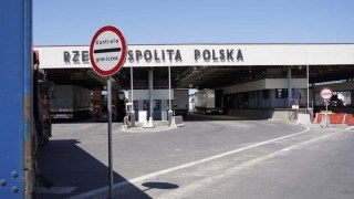 На польському кордоні вантажівки очікують майже 50 годин на в'їзд в Україну