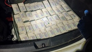 У Львові п'яний водій дев'ятки підкинув патрульним 20 тисяч гривень хабаря