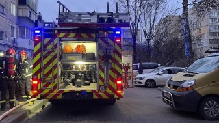 На Львівщині за ніч ледь не згоріли два автомобілі