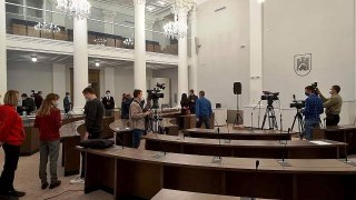 Депутати вимагають покарати посадовців, які не встановили ознакування на Луганській