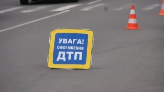 Поблизу Львова у потрійному ДТП постраждали троє осіб