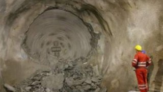 Посадовці Львівзалізниці нажилися на будівництві Бескидського тунелю