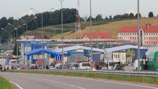 На кордоні з Польщею – черги на 80 вантажівок