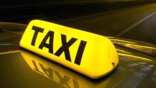 Посадовці Садового замовили на 400 тис грн послуги таксі