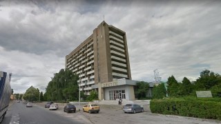 Львівські депутати хочуть викупити готель Власта на позачерговій сесії