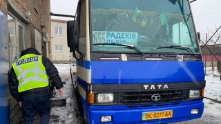 На Львівщині водій маршрутки перевозив пасажирів без дозвільних документів