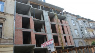 Львів'яни не можуть отримати квартири у багатоповерхівках через незаконне будівництво