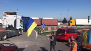 На Львівщині далекобійники заблокували кордон з Польщею через дефіцит дозволів на перевезення