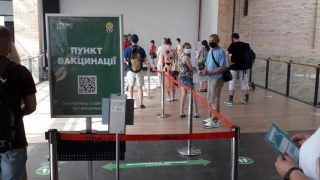 У Центрах вакцинації Львівщини щепили майже 5000 осіб