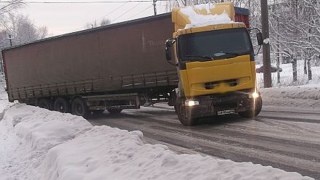 На Львівщині трасу Київ-Чоп закрили для вантажівок