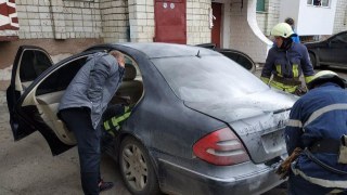 У Дрогобичі зайнялася автівка Mercedes Benz