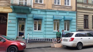 Львів'яни вимагають заборонити самовільне розмальовування фасадів історичних будівель міста