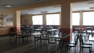 У школах Стрия через вимкнення світла змінять режимі харчування дітей