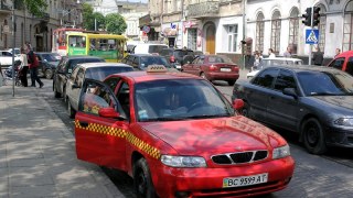 Для львівських таксистів розробили безкоштовний україно-англійський розмовник