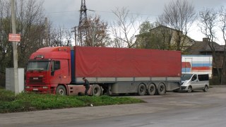 На Львівщині шукають вантажівки для перевезення гуманітарної допомоги