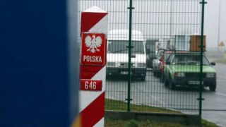 На кордоні з Польщею в українця вилучили 440 штук цигарок
