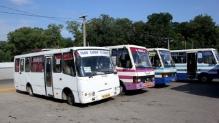 На Львівщині невакцинованим заборонили користуватися громадським транспортом