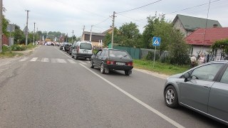 Через ремонт вулицю Брюховицьку закрили для автівок