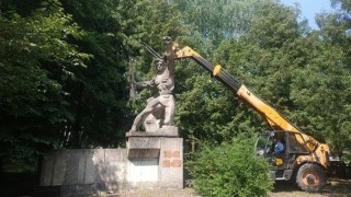 На Золочівщині демонтували 40 радянських пам'ятників