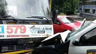 ДТП з маршруткою у Львові: постраждали двоє дітей