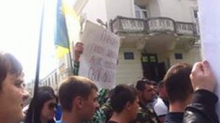 У Жовкві громадськість протестує проти призначення протеже Парасюка на посаду начальника міліції