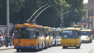 У Львові пропонують замінити звичайні тролейбуси на двосекційні