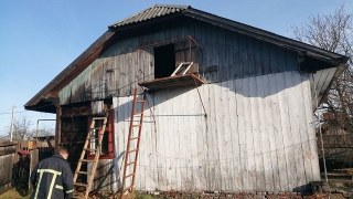 На Сокальщині ледь не згорів дерев'яний житловий будинок