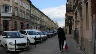 У Львові за неправильне паркування оштрафували більше 160 водіїв