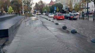 У Львові затопило проспект Свободи через порив водопровідної мережі