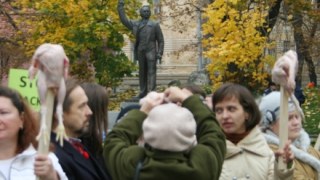 Сланцеві догналіти переслідують львівських журналістів